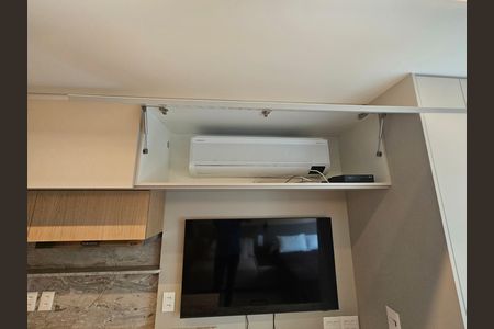Studio à venda com 24m², 1 quarto e sem vaga Studio à venda com 24m², 1 quarto e sem vagaCabinete com ar condicionado e TV montada na parede, com iluminação adequada e acabamento de alta qualidade.