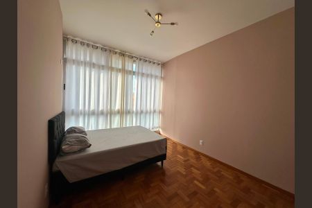 Quarto de apartamento para alugar com 2 quartos, 70m² em Funcionários, Belo Horizonte