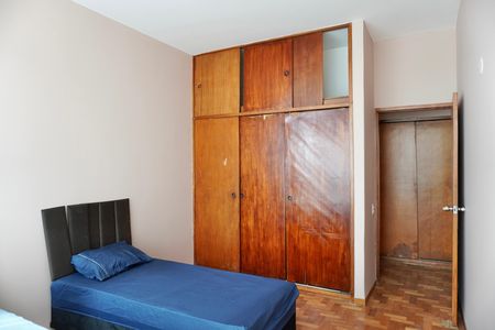Quarto 2 de apartamento para alugar com 2 quartos, 70m² em Funcionários, Belo Horizonte