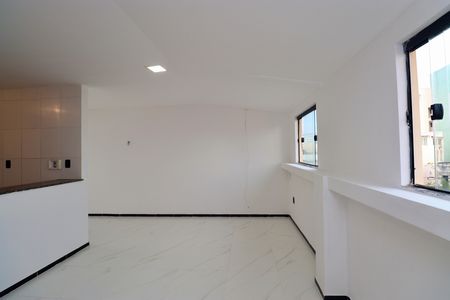 Sala de casa para alugar com 1 quarto, 70m² em Piatã, Salvador
