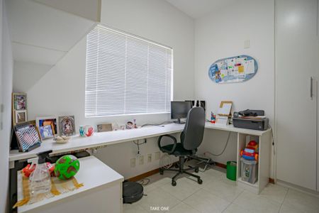 Casa de condomínio à venda com 459m², 4 quartos e 2 vagas