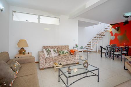 Casa de condomínio à venda com 459m², 4 quartos e 2 vagas