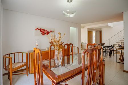 Casa de condomínio à venda com 459m², 4 quartos e 2 vagas