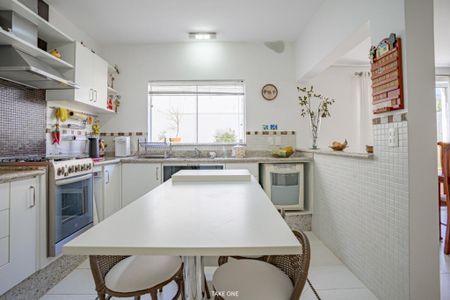 Casa de condomínio à venda com 459m², 4 quartos e 2 vagas