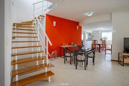 Casa de condomínio à venda com 459m², 4 quartos e 2 vagas