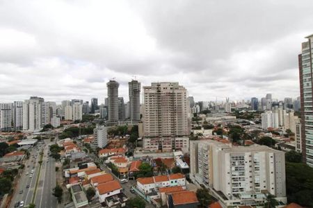 Studio à venda com 23m², 2 quartos e sem vagaCidade com muitas construções altas e ruas movimentadas, com um céu nublado e uma paisagem urbana densa.