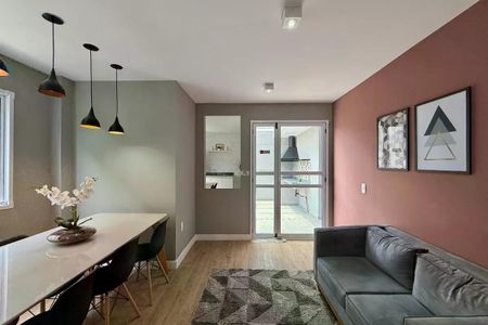 Apartamento à venda com 25m², 1 quarto e sem vaga Apartamento à venda com 25m², 1 quarto e sem vagaSala com mesa de jantar, sofá e iluminação moderna, com vista para a cozinha.