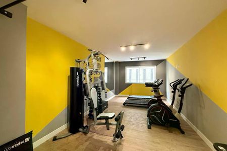 Apartamento à venda com 25m², 1 quarto e sem vaga Apartamento à venda com 25m², 1 quarto e sem vagaSala de academia com equipamentos de ginástica e iluminação adequada.