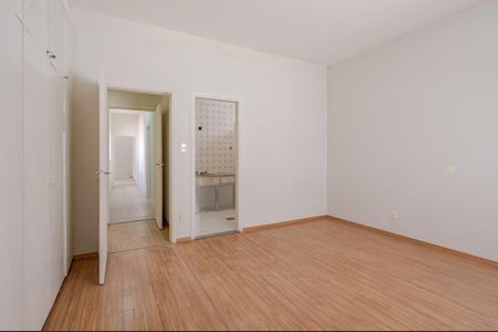 Casa à venda com 329m², 3 quartos e 6 vagas