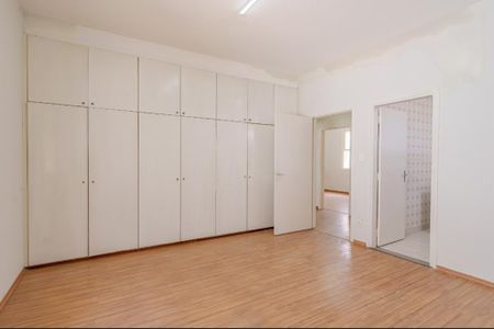 Casa à venda com 329m², 3 quartos e 6 vagas