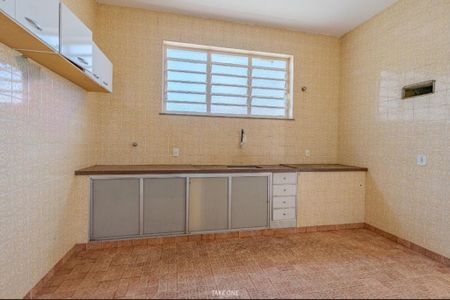 Casa à venda com 329m², 3 quartos e 6 vagas
