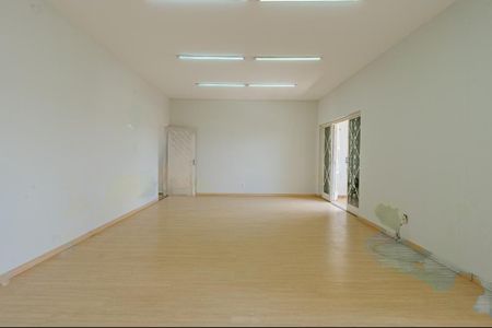 Casa à venda com 329m², 3 quartos e 6 vagas