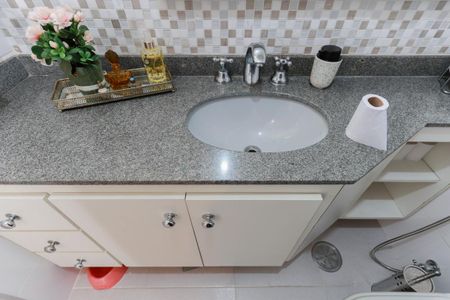 Apartamento para alugar com 90m², 3 quartos e 2 vagas Apartamento para alugar com 90m², 3 quartos e 2 vagasBanheiro social