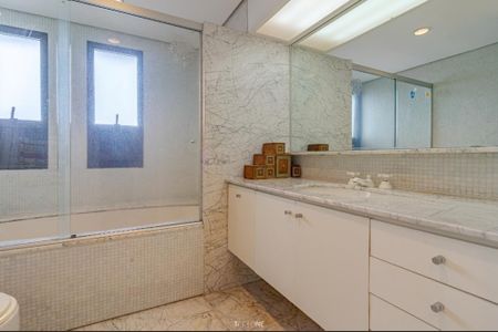 Apartamento à venda com 256m², 4 quartos e 6 vagas