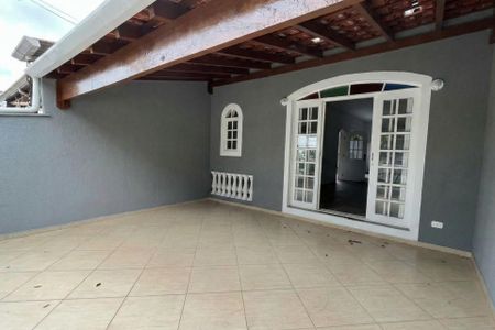 Casa à venda com 153m², 2 quartos e 3 vagas