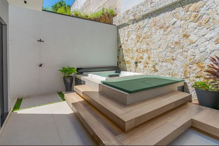 Casa de condomínio à venda com 488m², 3 quartos e 2 vagas