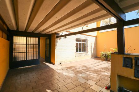 Garagem de casa à venda com 3 quartos, 255m² em Campo Belo, São Paulo