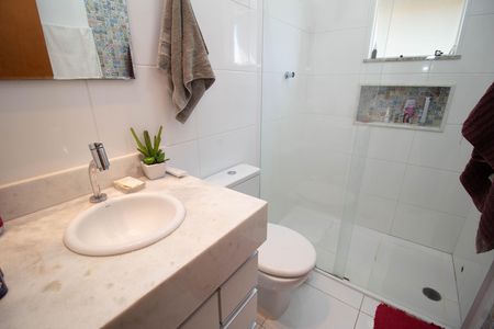 Casa para alugar com 149m², 3 quartos e 4 vagas Casa para alugar com 149m², 3 quartos e 4 vagasBanheiro da Suíte 1