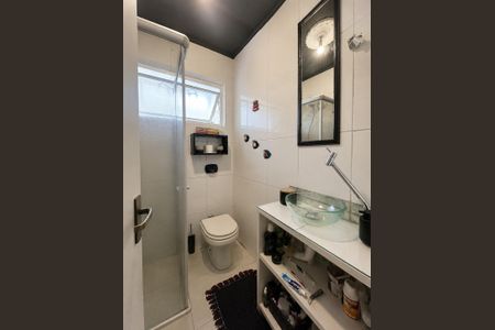 Banheiro de apartamento para alugar com 1 quarto, 42m² em Cristal, Porto Alegre