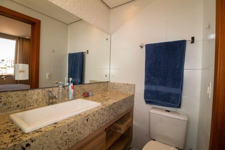 Apartamento à venda com 65m², 2 quartos e 2 vagas Apartamento à venda com 65m², 2 quartos e 2 vagasBanheiro da Suite