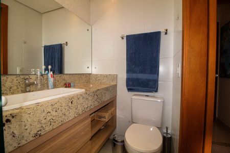 Apartamento à venda com 65m², 2 quartos e 2 vagas Apartamento à venda com 65m², 2 quartos e 2 vagasBanheiro da Suite