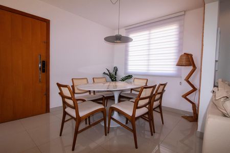 Apartamento à venda com 65m², 2 quartos e 2 vagas Apartamento à venda com 65m², 2 quartos e 2 vagasSala de Jantar