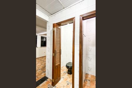 Casa à venda com 490m², 4 quartos e 2 vagas Casa à venda com 490m², 4 quartos e 2 vagasBanheiro social