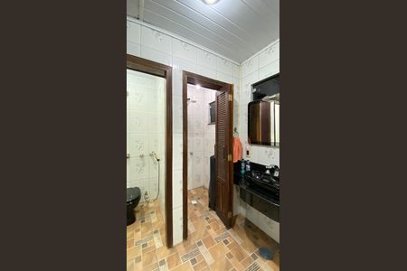 Banheiro social de casa à venda com 4 quartos, 490m² em Vila Granada, São Paulo