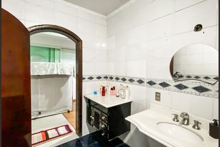 Casa à venda com 490m², 4 quartos e 2 vagas Casa à venda com 490m², 4 quartos e 2 vagasBanheiro da Suíte