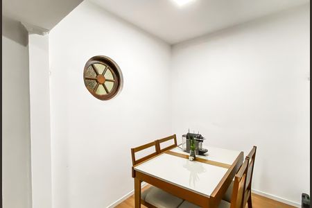 Casa à venda com 490m², 4 quartos e 2 vagas Casa à venda com 490m², 4 quartos e 2 vagasCorredor