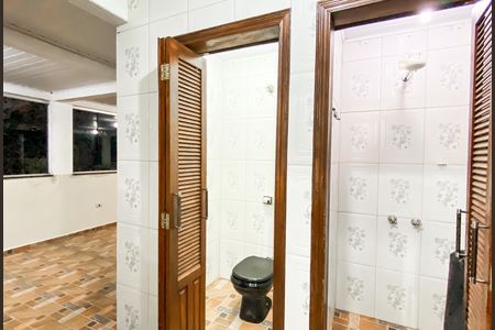 Casa à venda com 490m², 4 quartos e 2 vagas Casa à venda com 490m², 4 quartos e 2 vagasBanheiro social