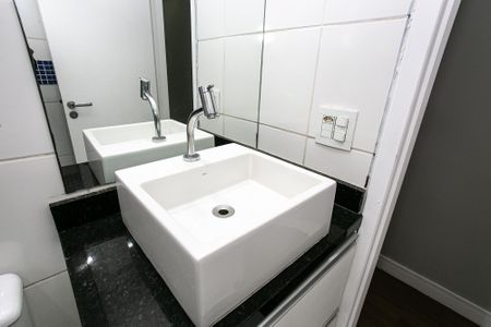Apartamento à venda com 52m², 2 quartos e 1 vaga Apartamento à venda com 52m², 2 quartos e 1 vagaBanheiro