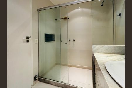 Apartamento para alugar com 140m², 3 quartos e 2 vagas
