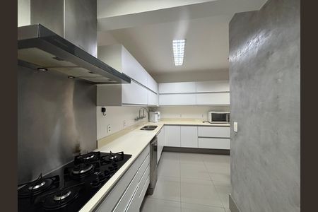 Apartamento para alugar com 140m², 3 quartos e 2 vagas