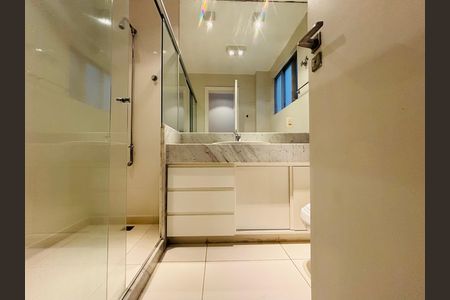 Apartamento para alugar com 140m², 3 quartos e 2 vagas