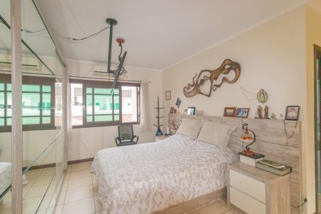 Casa à venda com 345m², 4 quartos e 2 vagas Casa à venda com 345m², 4 quartos e 2 vagasSuíte