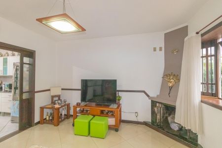 Casa à venda com 345m², 4 quartos e 2 vagas Casa à venda com 345m², 4 quartos e 2 vagasSala