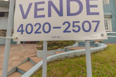 Casa à venda com 345m², 4 quartos e 2 vagas Casa à venda com 345m², 4 quartos e 2 vagasPlaca
