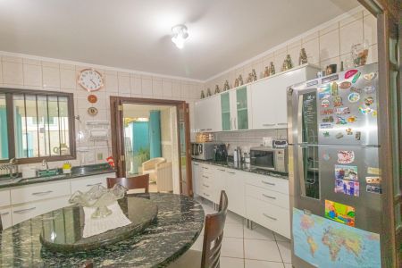 Casa à venda com 345m², 4 quartos e 2 vagas Casa à venda com 345m², 4 quartos e 2 vagasCozinha