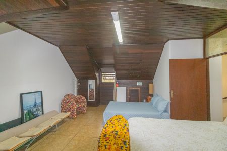 Casa à venda com 345m², 4 quartos e 2 vagas Casa à venda com 345m², 4 quartos e 2 vagasQuarto 4