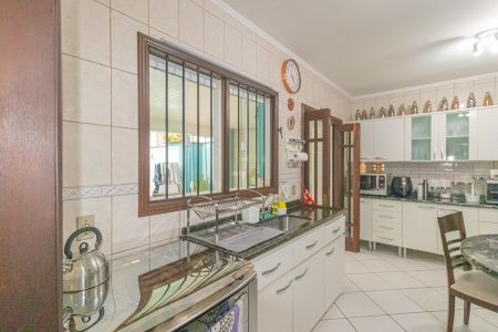 Casa à venda com 345m², 4 quartos e 2 vagas Casa à venda com 345m², 4 quartos e 2 vagasCozinha