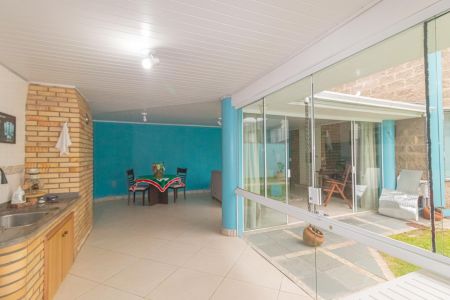 Casa à venda com 345m², 4 quartos e 2 vagas Casa à venda com 345m², 4 quartos e 2 vagasVaranda