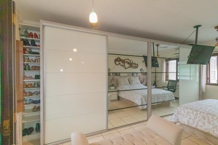 Casa à venda com 345m², 4 quartos e 2 vagas Casa à venda com 345m², 4 quartos e 2 vagasSuíte