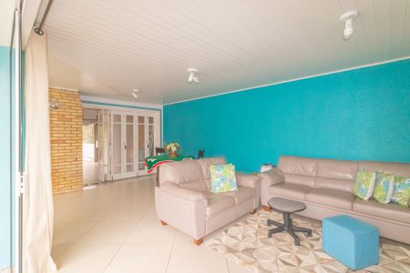Casa à venda com 345m², 4 quartos e 2 vagas Casa à venda com 345m², 4 quartos e 2 vagasVaranda