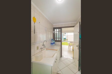 Casa à venda com 345m², 4 quartos e 2 vagas Casa à venda com 345m², 4 quartos e 2 vagasLavanderia