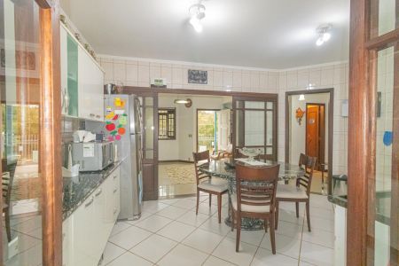 Casa à venda com 345m², 4 quartos e 2 vagas Casa à venda com 345m², 4 quartos e 2 vagasCozinha