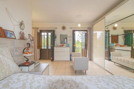 Casa à venda com 345m², 4 quartos e 2 vagas Casa à venda com 345m², 4 quartos e 2 vagasSuíte
