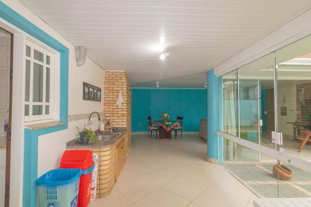 Casa à venda com 345m², 4 quartos e 2 vagas Casa à venda com 345m², 4 quartos e 2 vagasVaranda