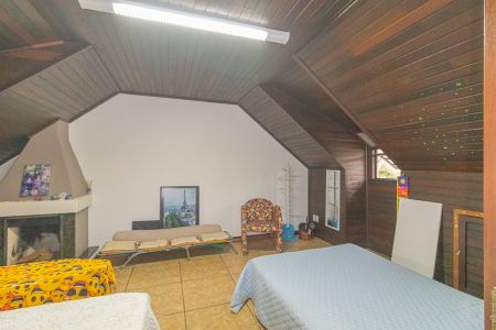 Casa à venda com 345m², 4 quartos e 2 vagas Casa à venda com 345m², 4 quartos e 2 vagasQuarto 4
