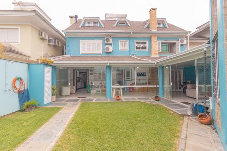 Casa à venda com 345m², 4 quartos e 2 vagas Casa à venda com 345m², 4 quartos e 2 vagasÁrea externa/Fundos